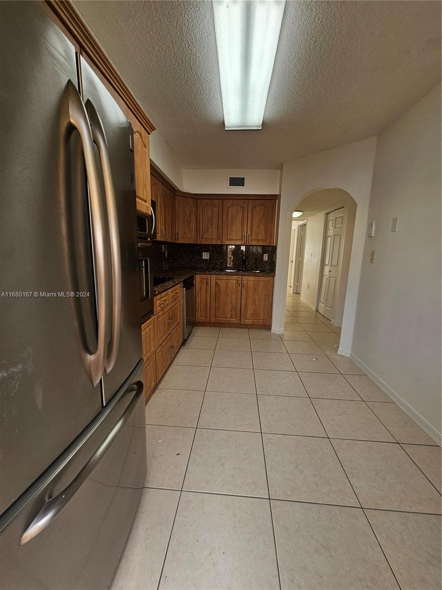 VISTA ALEGRE TOWNHOMES VI - Residential Lease