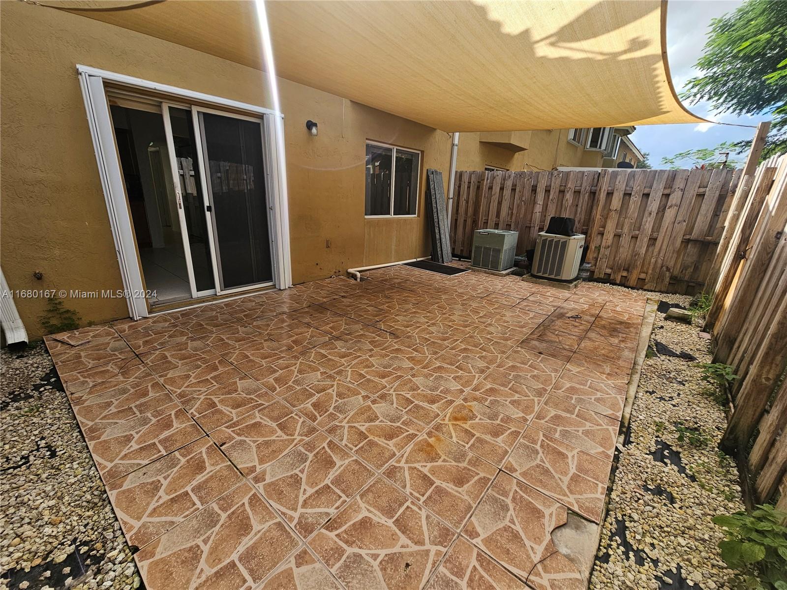 VISTA ALEGRE TOWNHOMES VI - Residential Lease