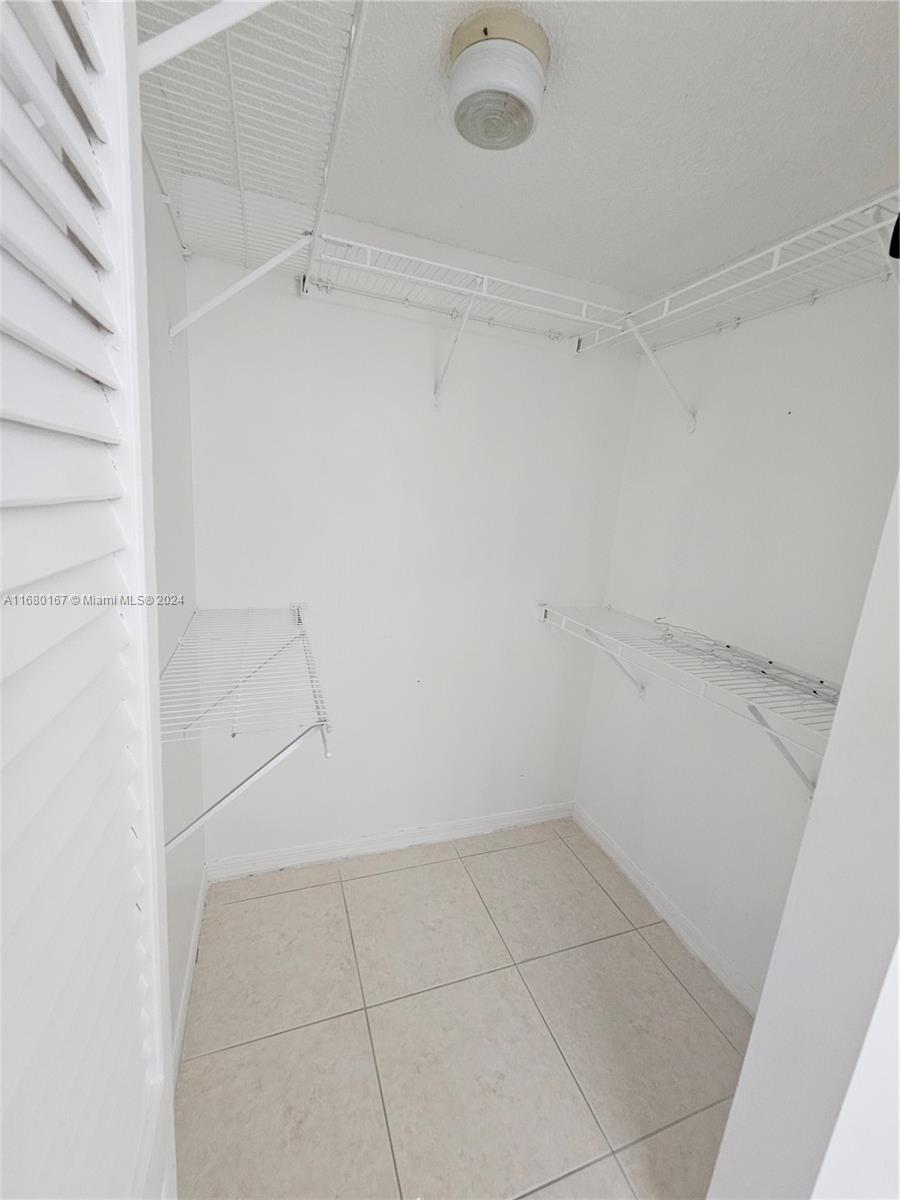 VISTA ALEGRE TOWNHOMES VI - Residential Lease