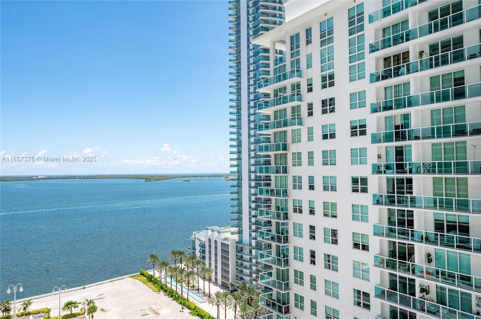 BRIGHT AND SPACIOUS 2/2 condo unit with partial views to Biscayne Bay and city of Miami. Located in the heart of Brickell Financial District, with close proximity to Key Biscayne, Miami Beach, Miami Airport, Coconut Grove, Wynwood, Art District and much more. The Club at Brickell is a fine building with two pools, jacuzzi, state of the art exercise room, lounge room, children playroom and valet parking. Walk to fine shopping Brickell City Center, excellent restaurants and much more. Enjoy SE Florida at its best!
