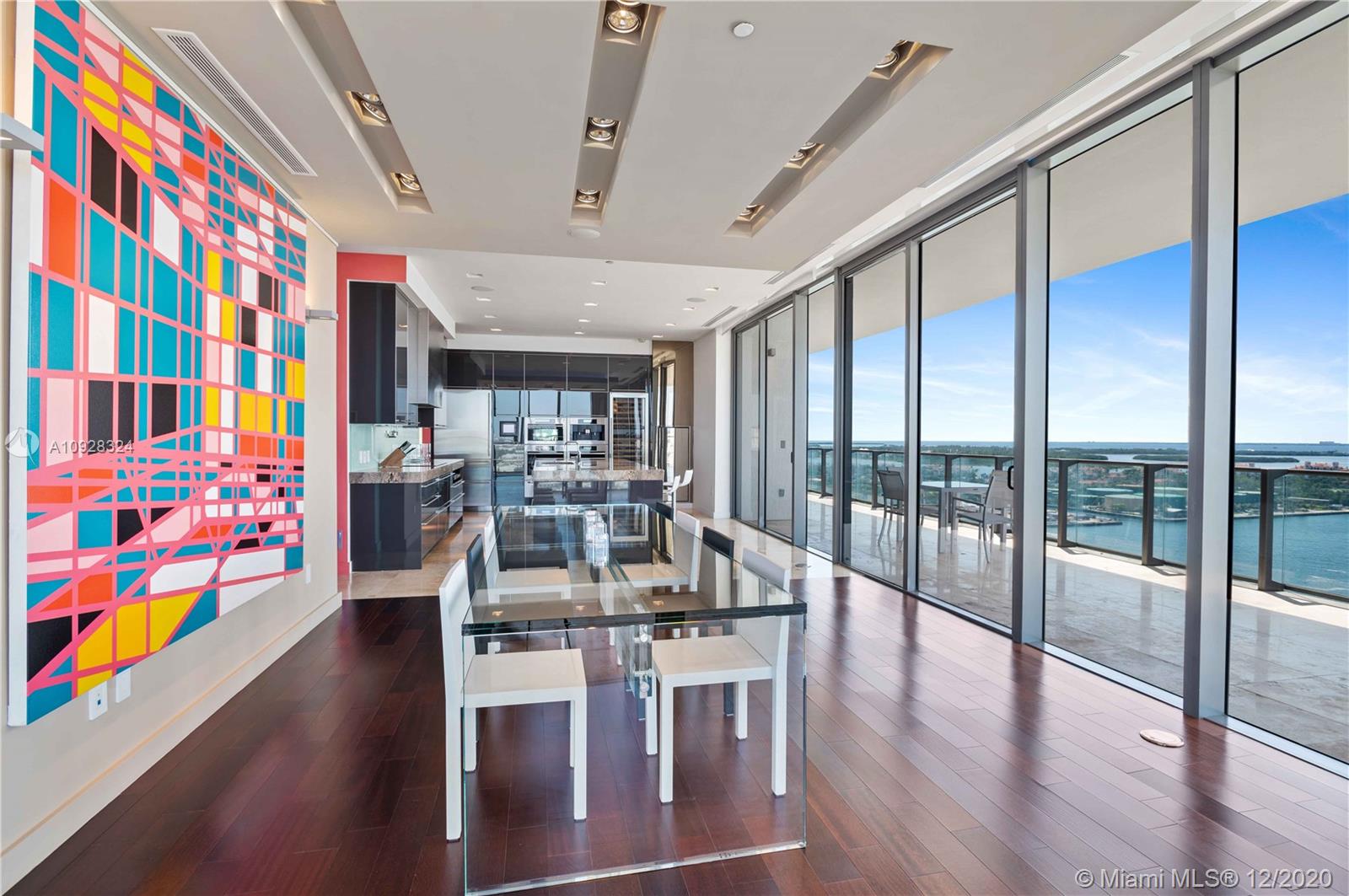 APOGEE CONDO - Residential