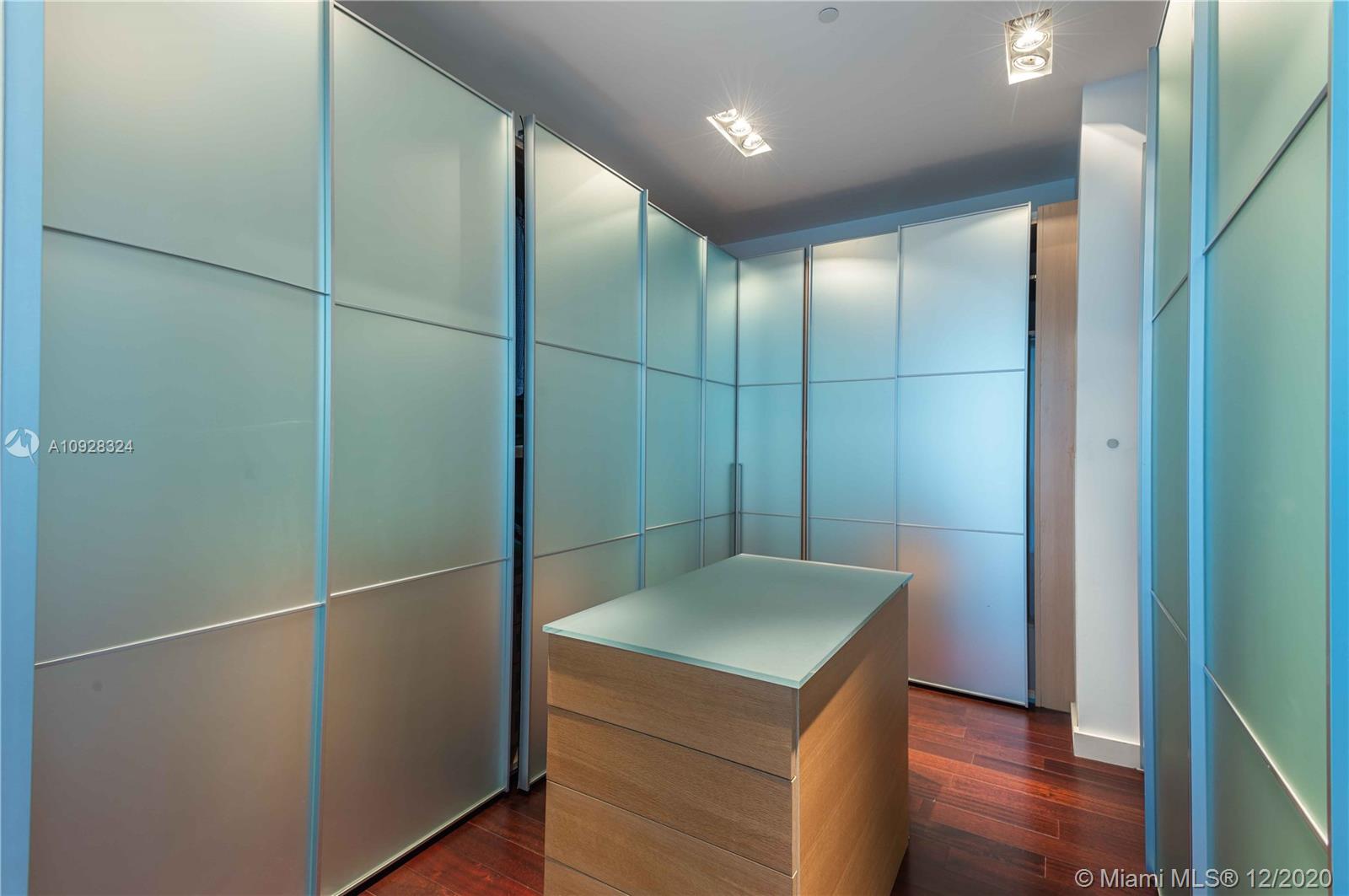 APOGEE CONDO - Residential