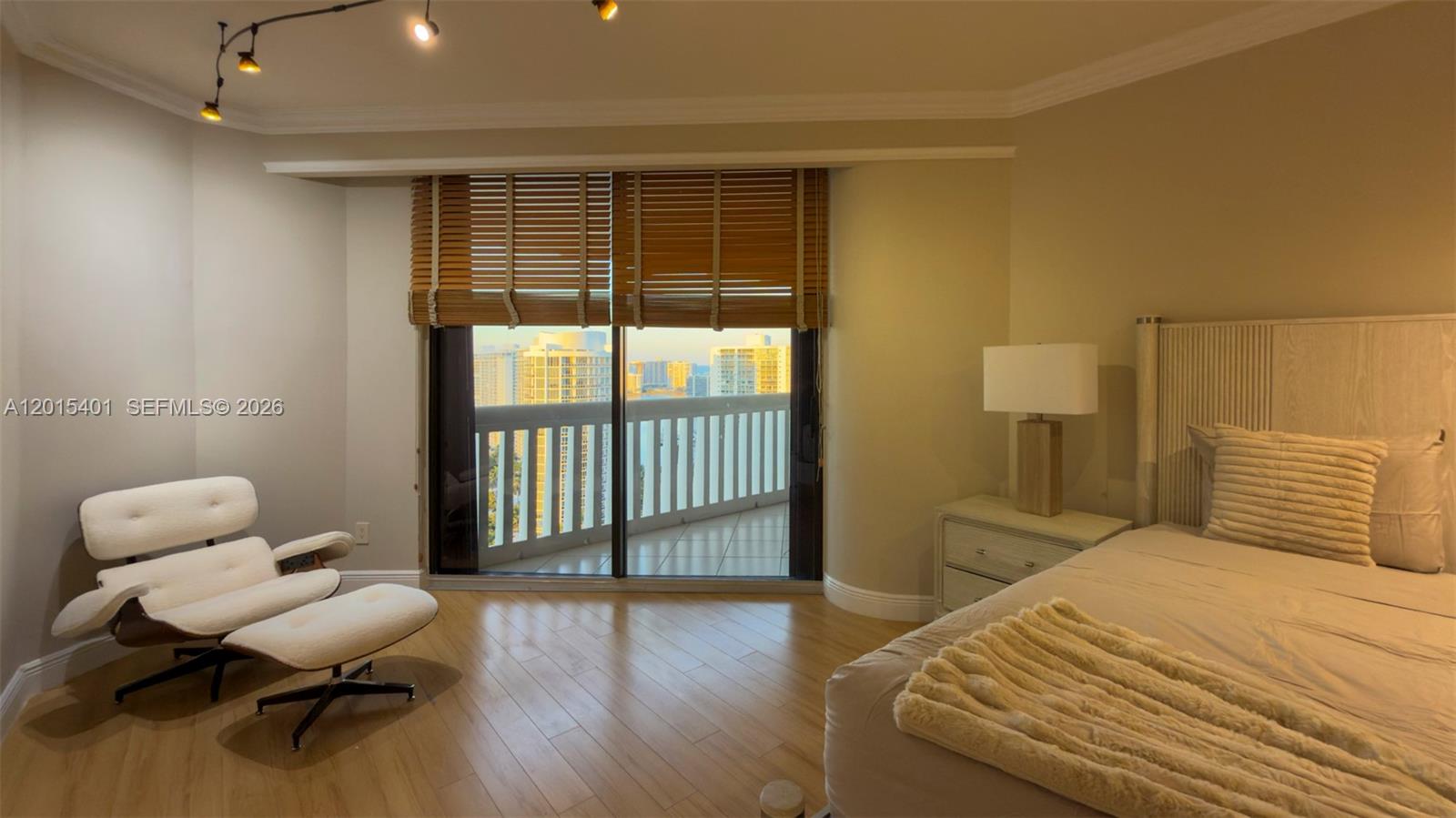 2000 ISL BLVD WILLIAMS IS - Residential Lease
