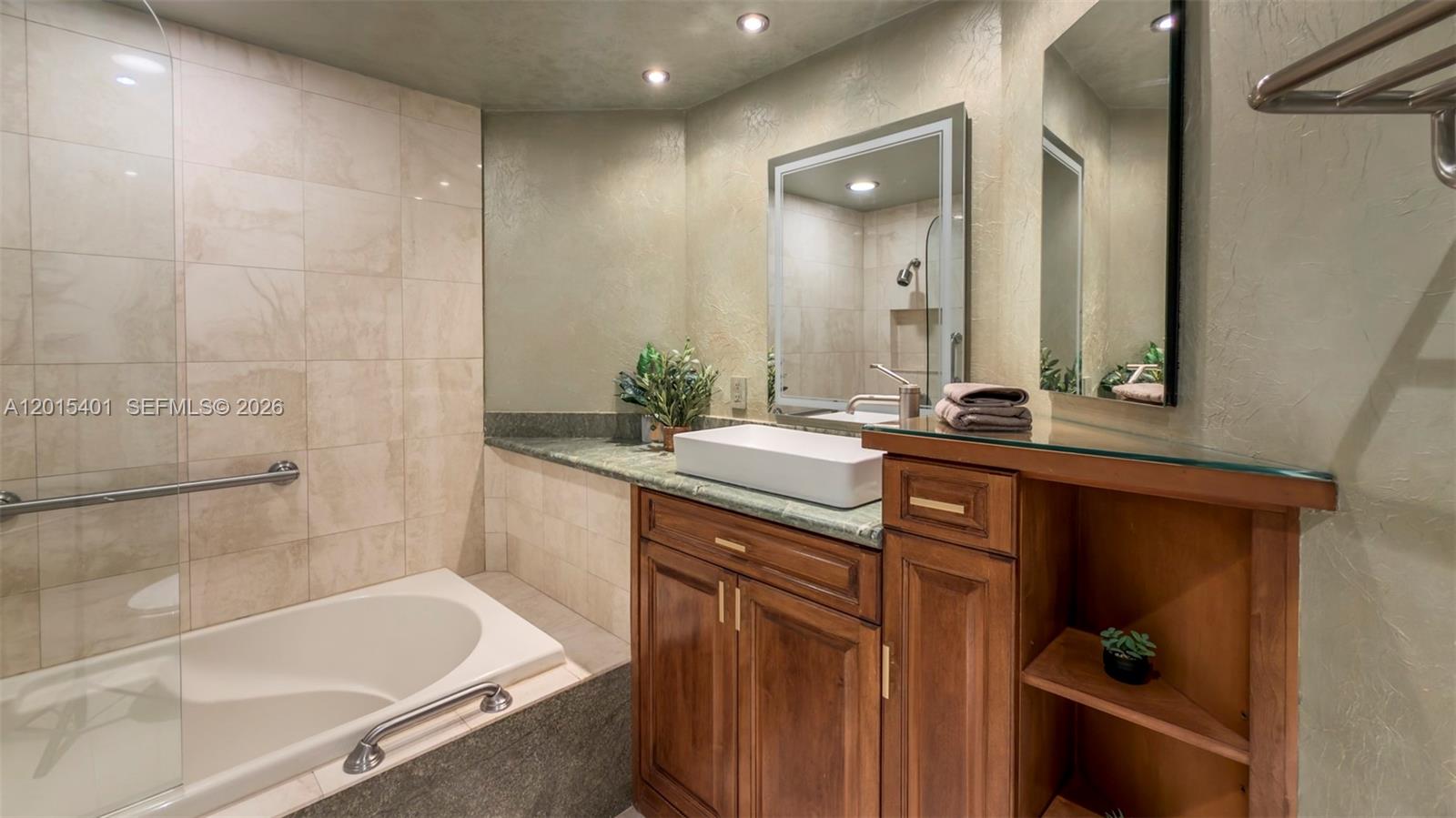 2000 ISL BLVD WILLIAMS IS - Residential Lease