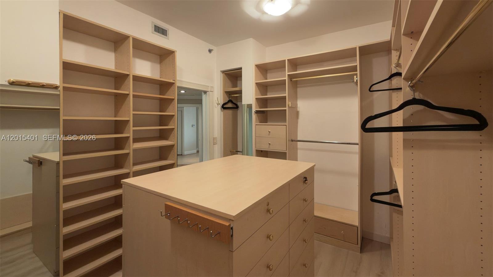 2000 ISL BLVD WILLIAMS IS - Residential Lease