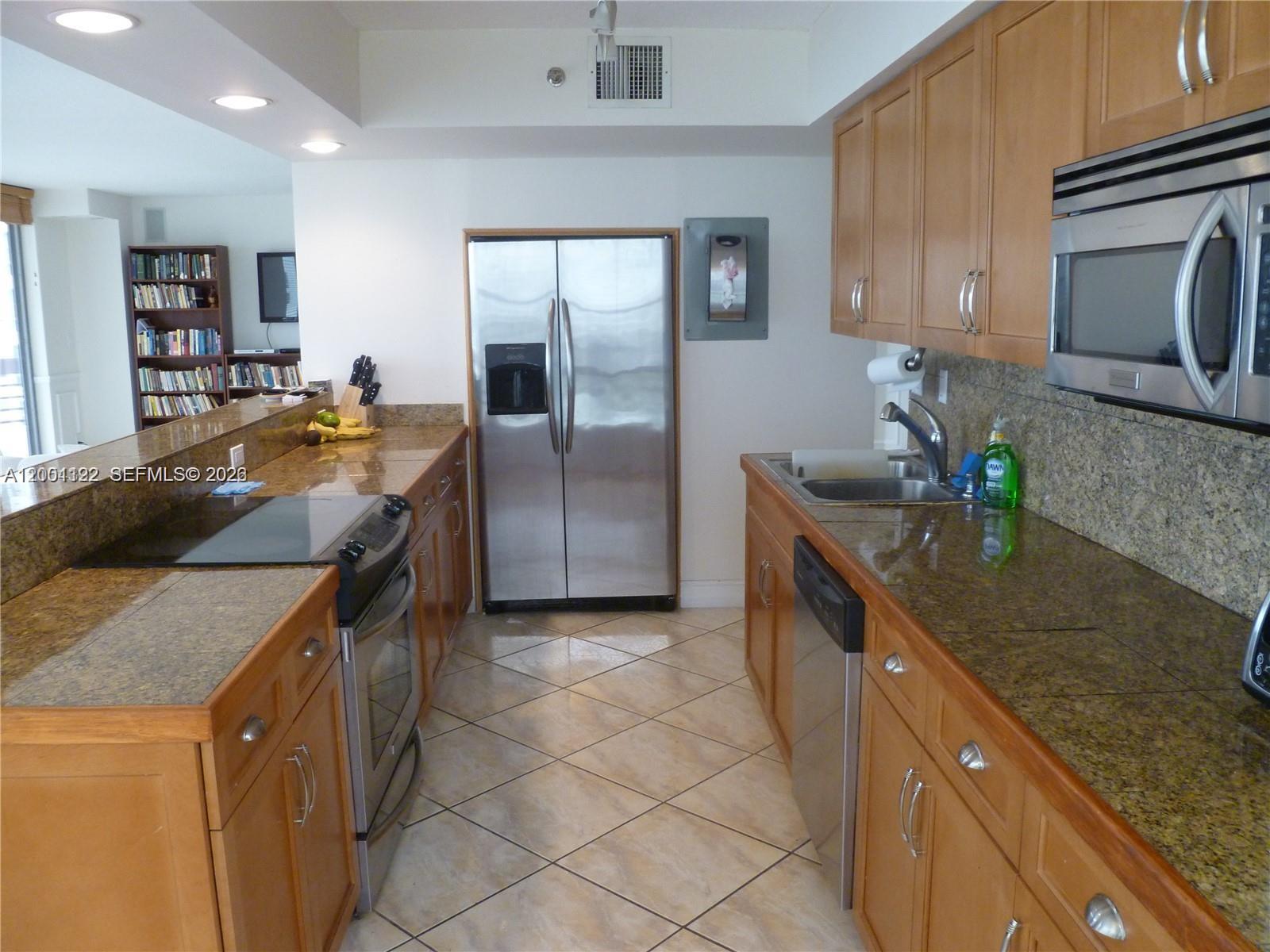 3600 Mystic Pointe Dr 513