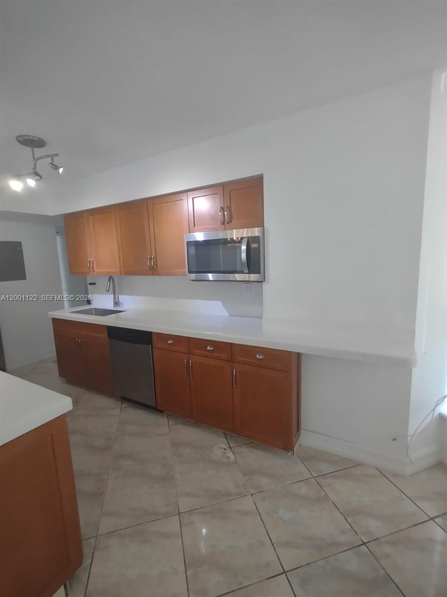 3600 Mystic Pointe Dr 513