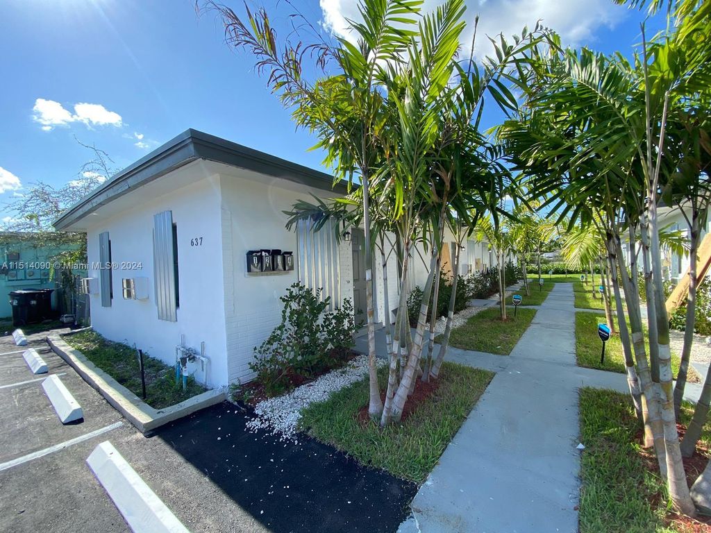 Photo of 637 NW 15 Ter, Fort Lauderdale, FL 33311 (MLS # A11514090)