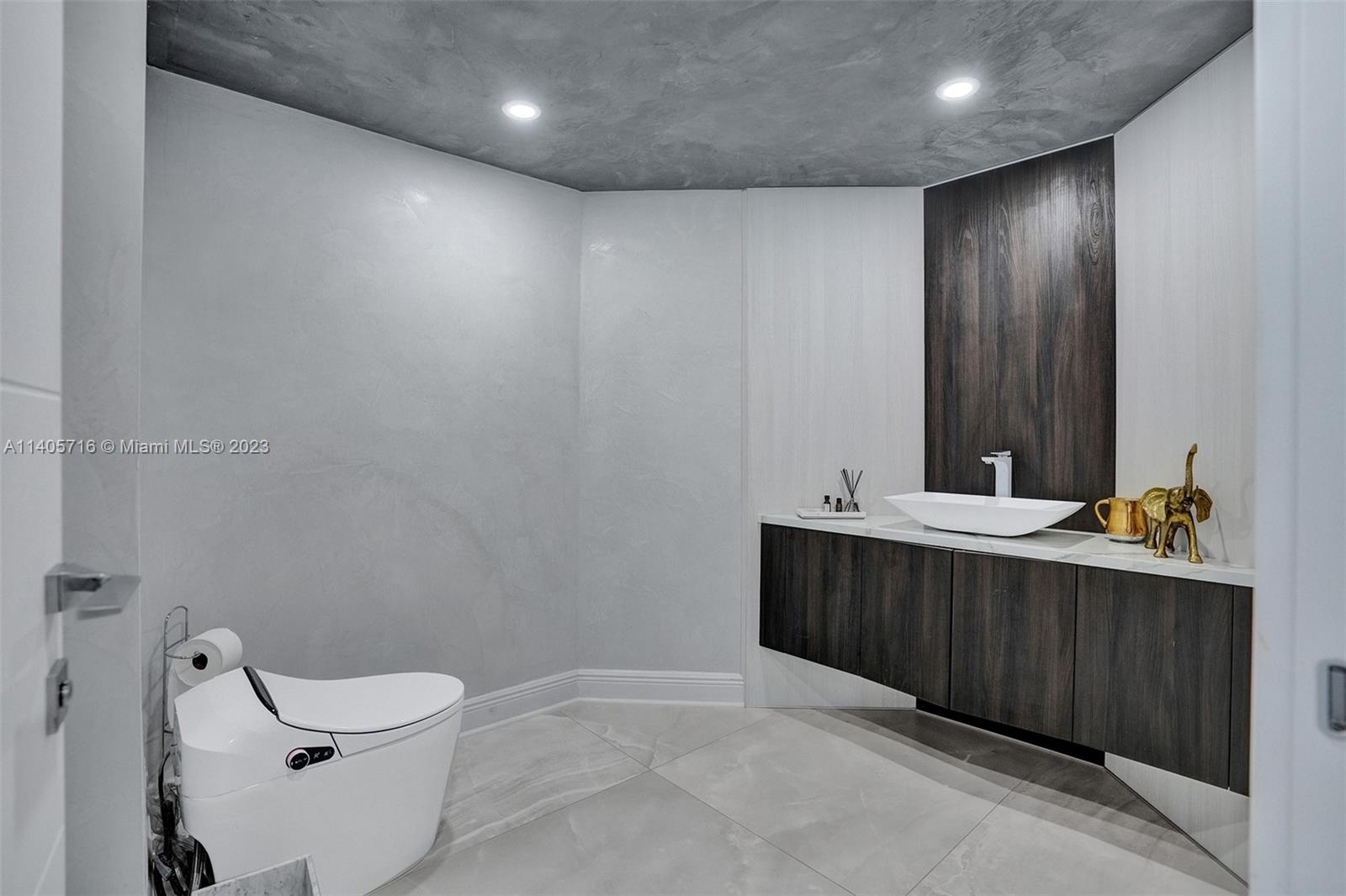 2600 ISL BLVD WILLIAMS IS - Residential