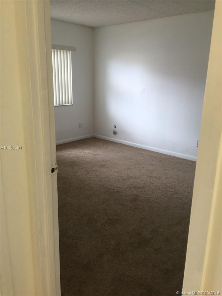 Hampton Court Condo - Residential Lease