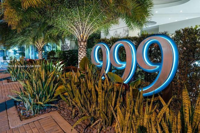999 SW 1st Ave 2910