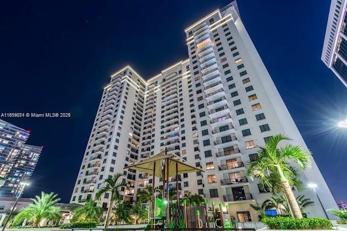 Short term rental available for September-November 2025. Fully furnished, luxurious condo in the heart of Brickell, Miami! This stylish condo blends modern convenience with urban luxury. Walk to restaurants, cafes, live music, galleries, museums, and waterfront walkways. Located across from Miami Metrorail and Brickell City Center. Bright living space with expansive east-facing windows offers stunning sunrise and city skyline views. Open-concept layout connects living, dining, and kitchen areas, ideal for entertaining. Kitchen features top-of-the-line stainless steel appliances, quartz countertops, and ample storage. Bedroom with generous closets and city views. In unit laundry, dedicated parking, and amenities: fitness center, pool, lounge, game room, library, and concierge.