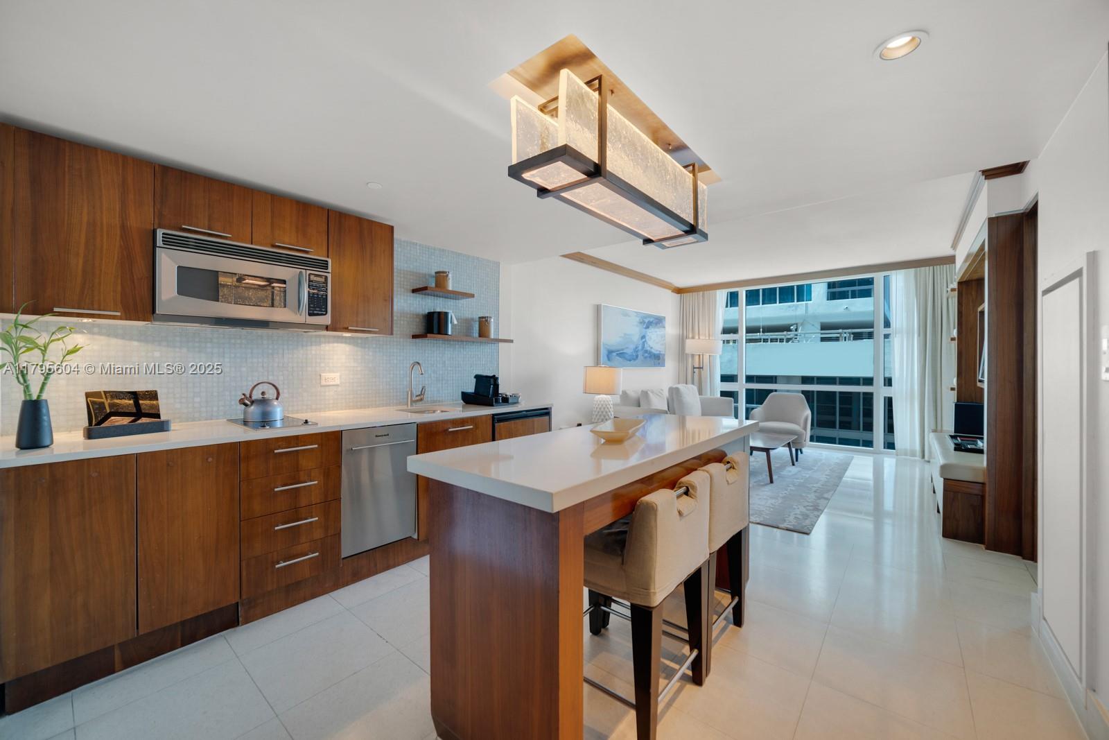 6801 Collins Ave 502, Miami Beach, Miami-Dade County, Florida - 1 Bedrooms  
1 Bathrooms - 