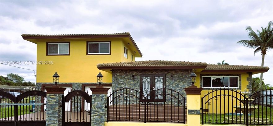 Rare gem in the heart of Miami, home sits on two sides of the canal, one neighbor and very peaceful; 2 Outdoor RV Hookups; Detached Guest House/In-Law-Suite (1Bedroom, 1Full Bath and Kitchen 400 Sq Feet); 15 minutes away from the beaches, Fort Lauderdale Airport and Miami Airport. 7 Minutes from the Hard Rock Stadium (Concerts, Formula-1, Home of The Miami Dolphins and Miami Hurricanes, Miami Open Tennis, FIFA World Cup and more). Parking for 15 or more - Bienvenido a Miami - Enjoy the Florida Sunshine!