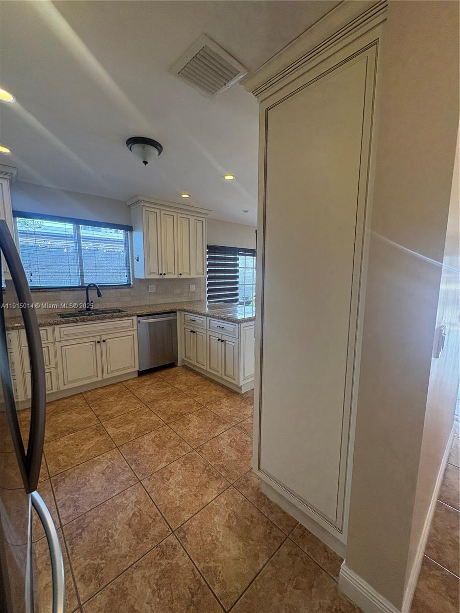 HIALEAH 13TH ADDN AMD PL - Residential Lease