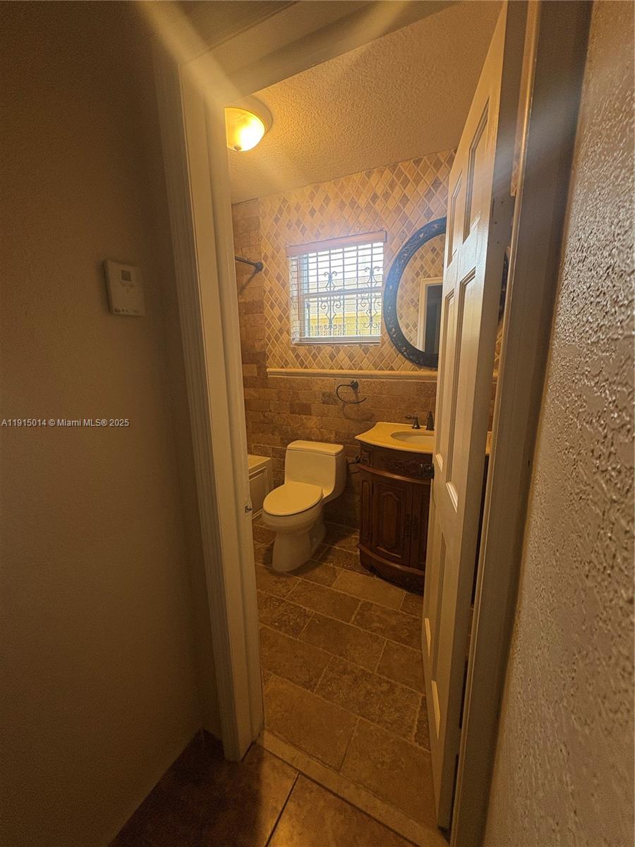 HIALEAH 13TH ADDN AMD PL - Residential Lease