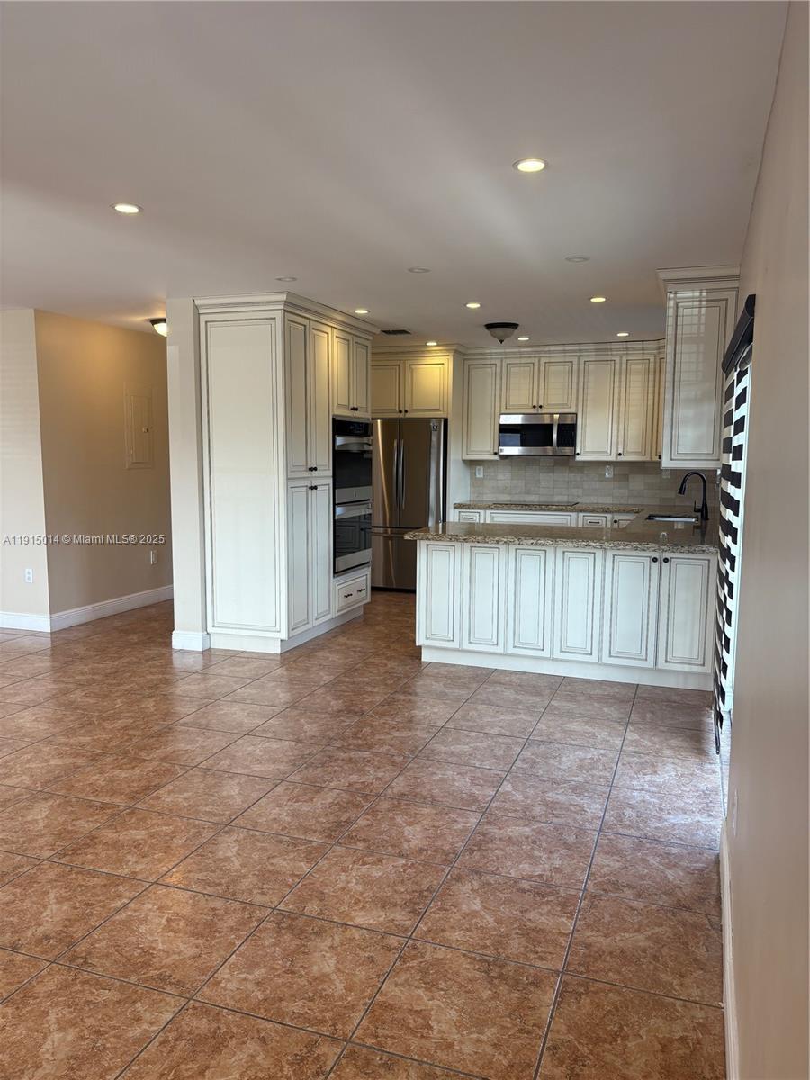 HIALEAH 13TH ADDN AMD PL - Residential Lease