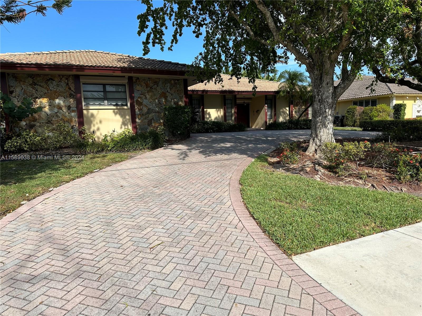 DIPLOMAT GOLF ESTATES ADD - Residential