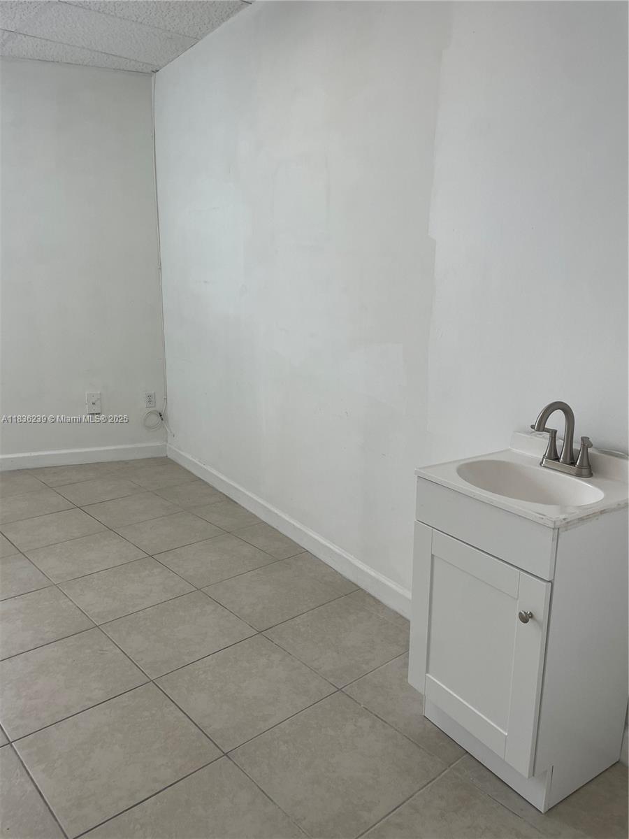 This well-located retail space is perfectly suited for a massage therapist, beauty-related business, or a medical clinic. The unit features three separate rooms, each equipped with its own sink, offering flexibility and convenience for a range of uses.
Rent: $2,200/month – All inclusive (no additional fees)
Layout: 3 individual rooms with sinks
Excellent exposure on W Dixie Hwy, next to busy 186th St
Area is experiencing strong growth with multiple new developments currently under​​‌​​​​‌​‌​​​‌‌​​​‌‌‌​​‌​​‌‌​​​​ construction.