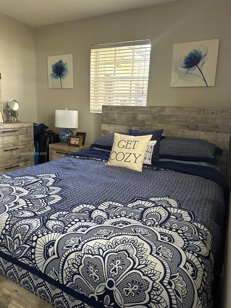 PALM SPRINGS NORTH SEC T - Residential