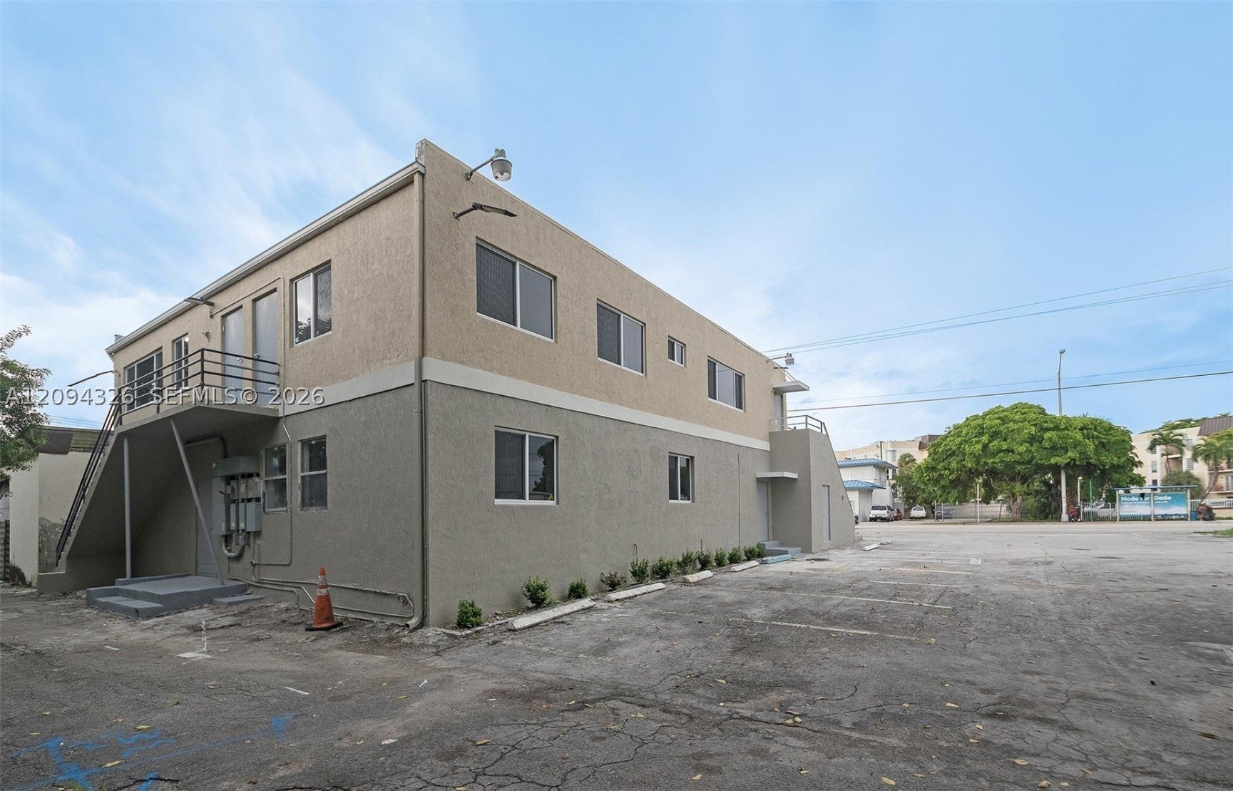 11911 W Dixie Hwy