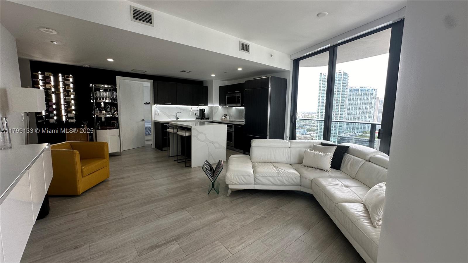 45 SW 9th St 2501