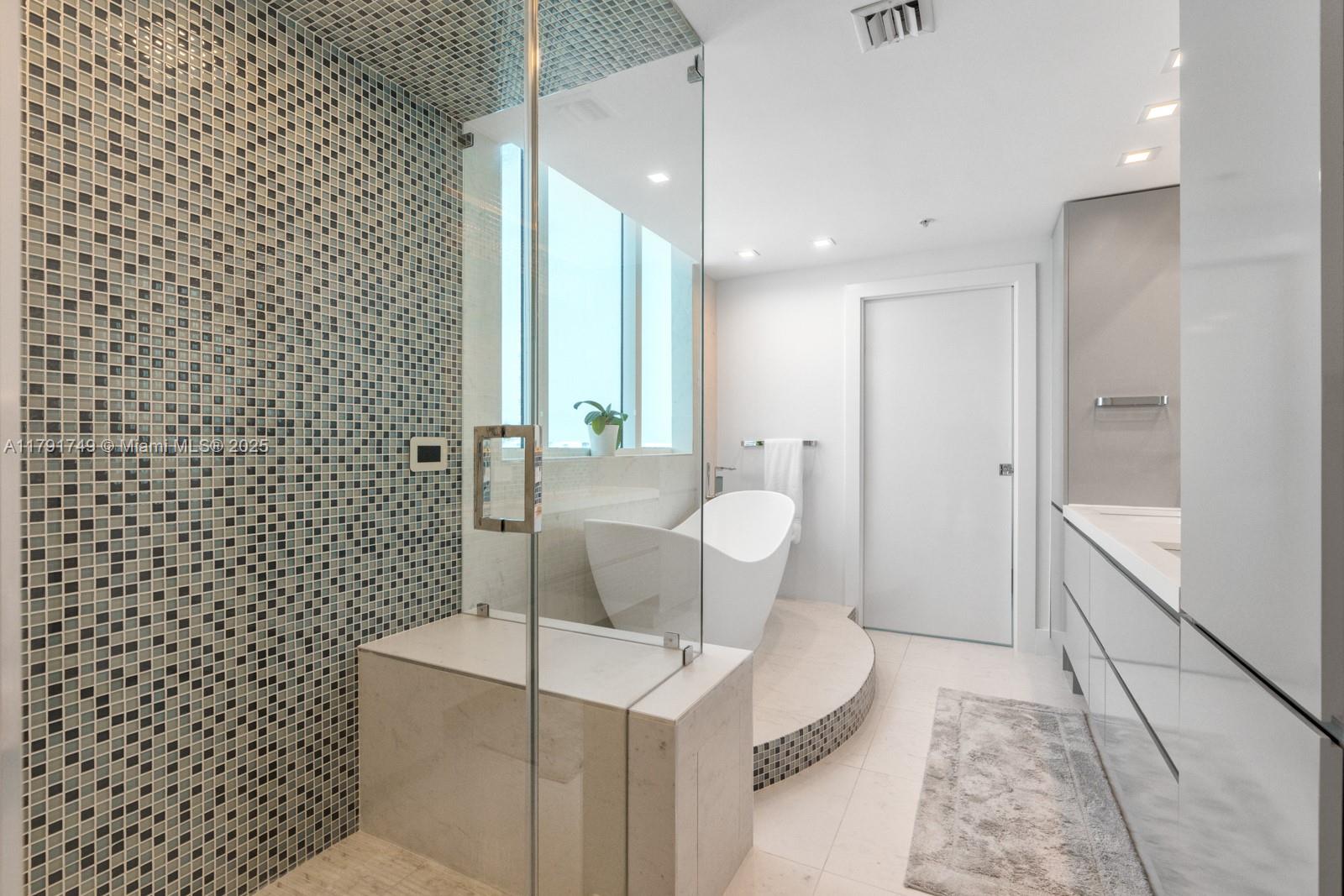 MOSAIC ON MIAMI BEACH CON - Residential