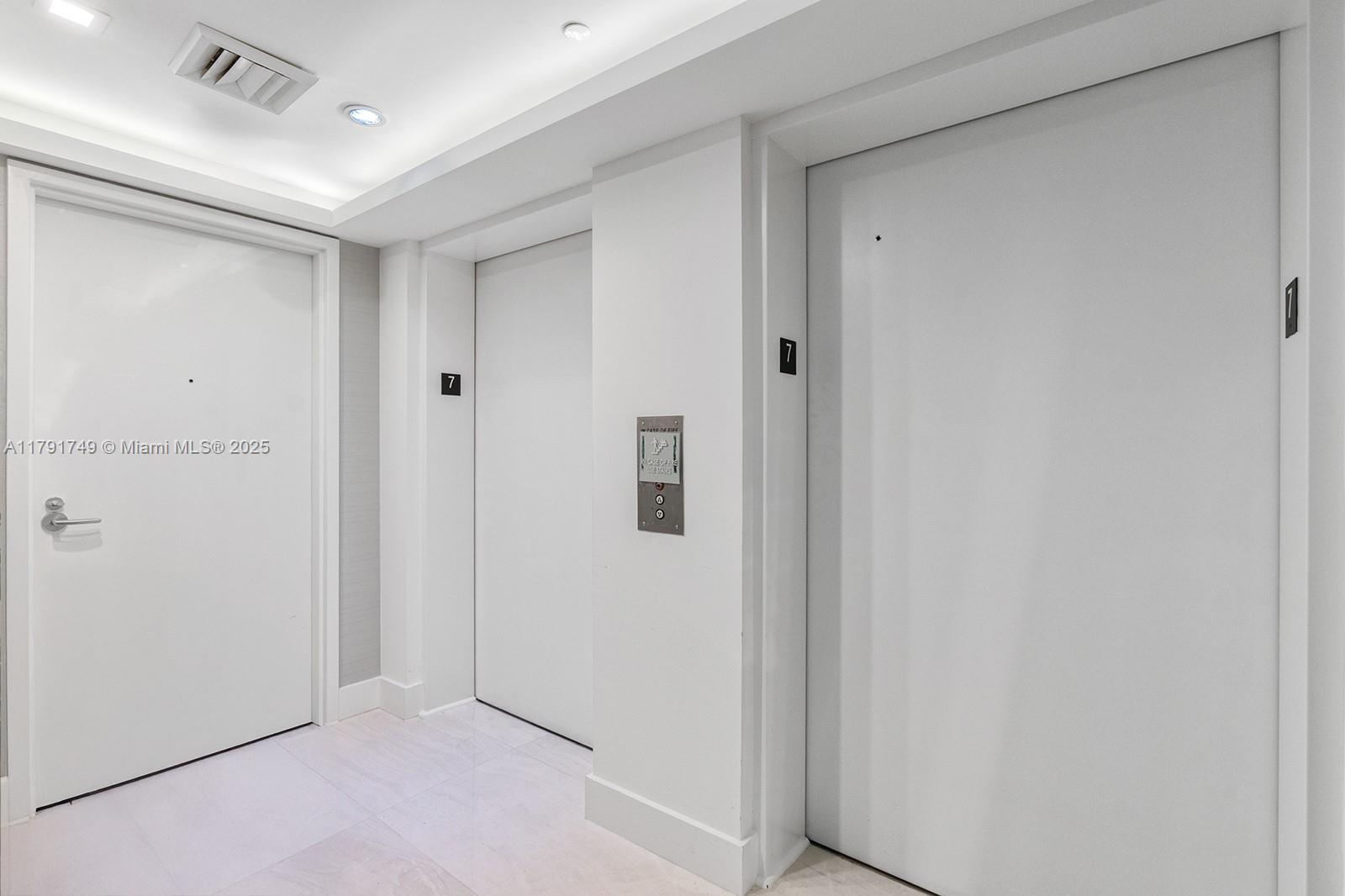 MOSAIC ON MIAMI BEACH CON - Residential