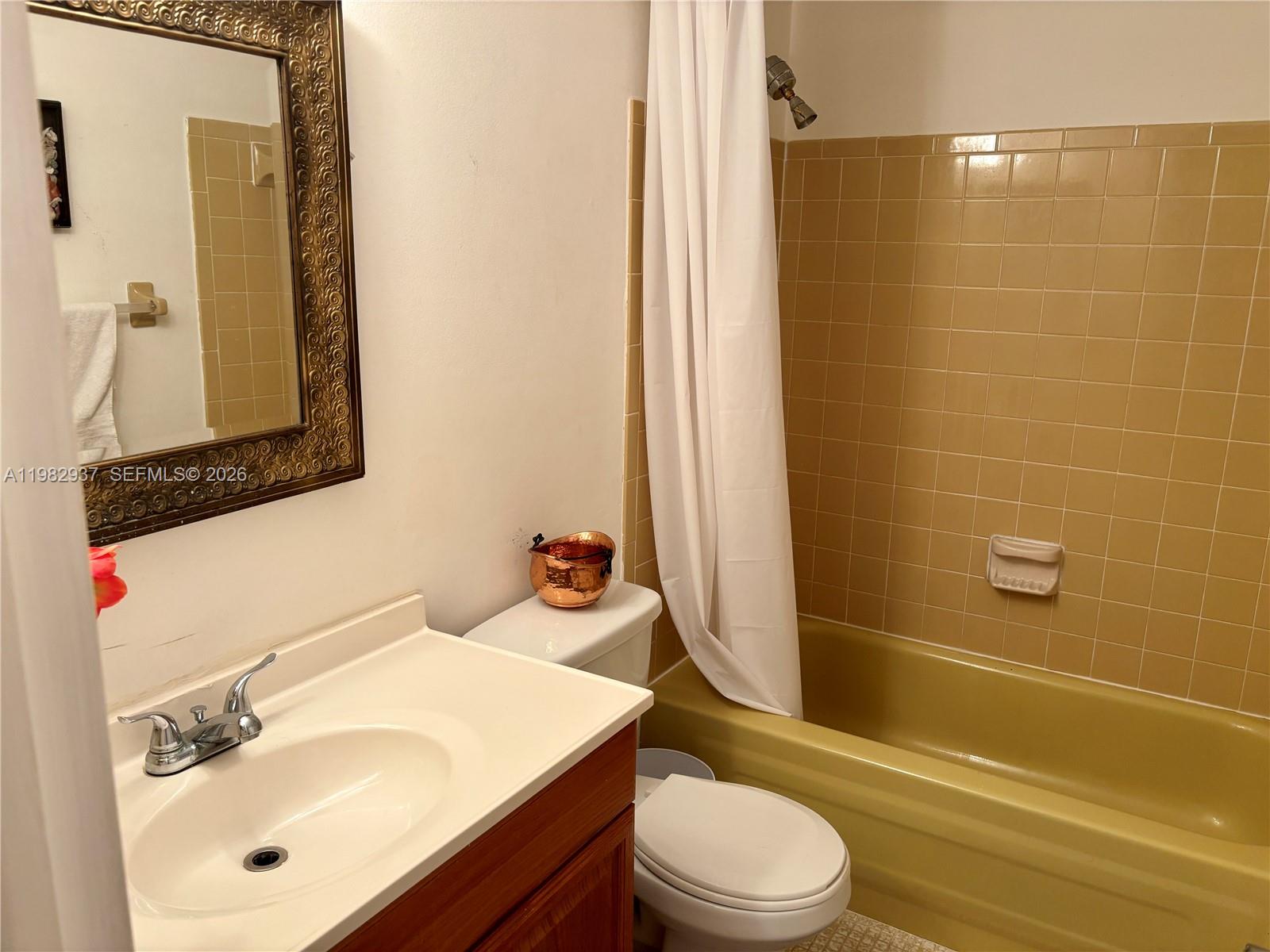 ORIOLE GARDENS TWO 66 CON - Residential