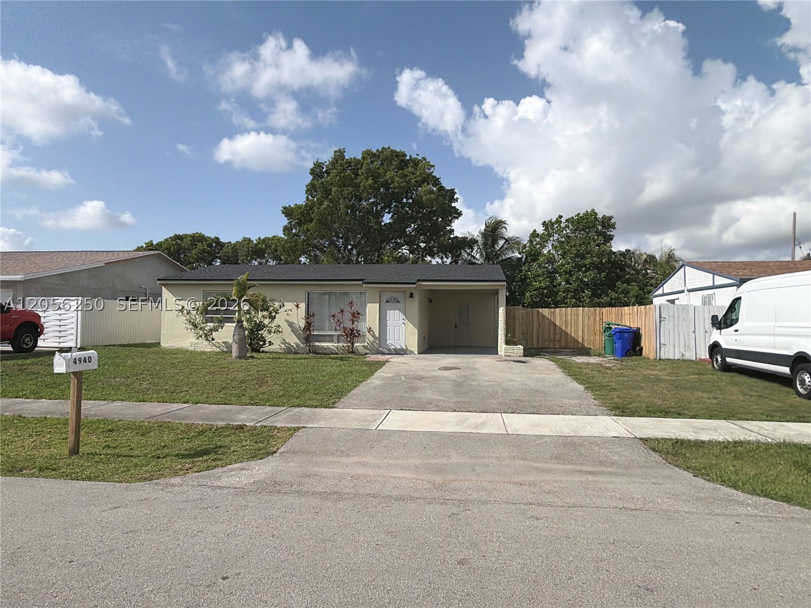 4940 SW 18th St