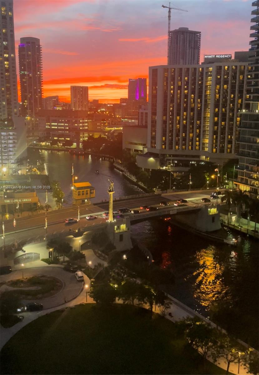 ICON BRICKELL NO TWO - Residential