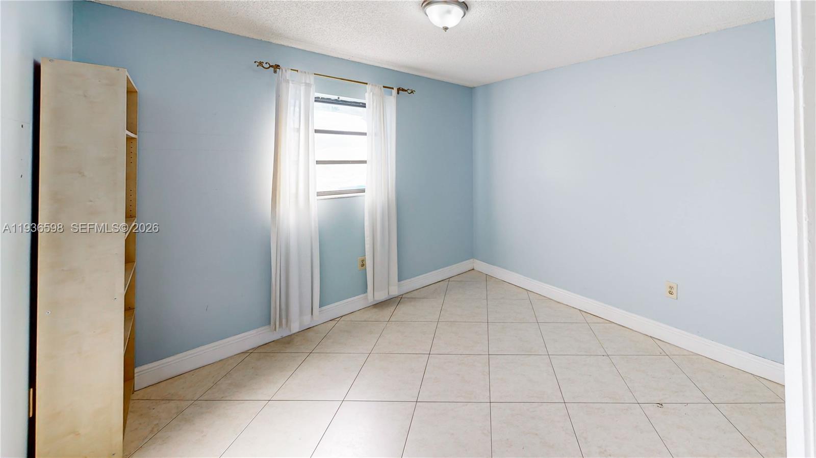 PENINSULA AT INTL GARDENS - Residential