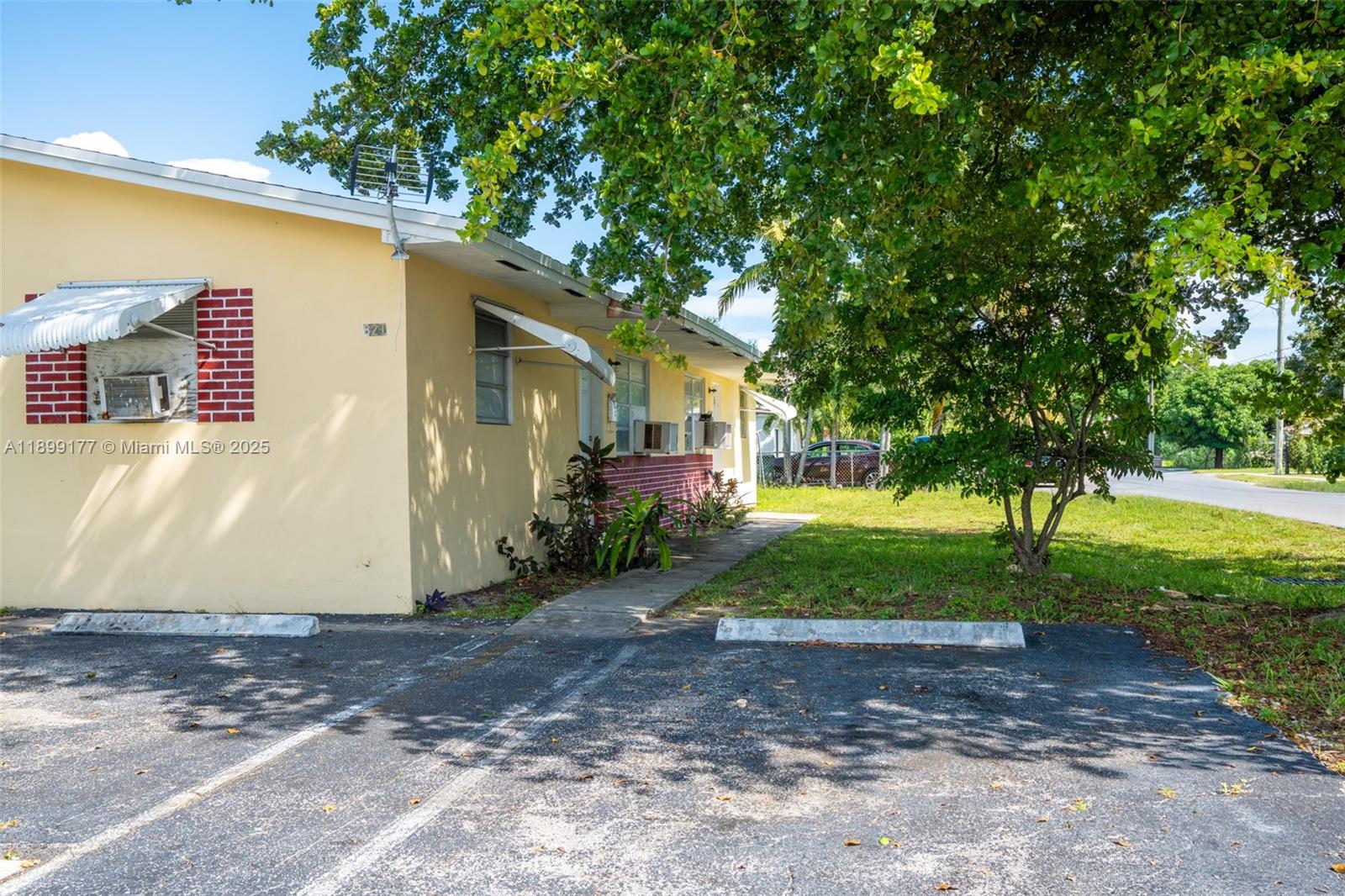 Hallandale Beach - Residential Income