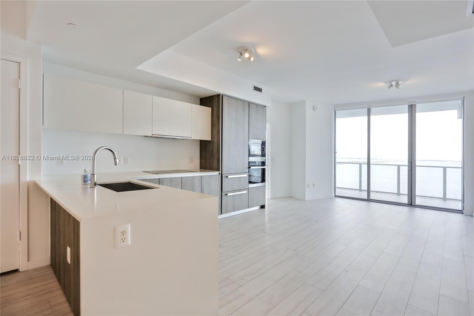 2900 NE 7th Avenue 1703