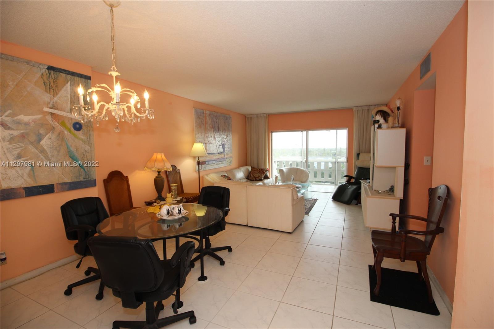 Photo 5 of 49 of 4350 Hillcrest Dr 903 condo