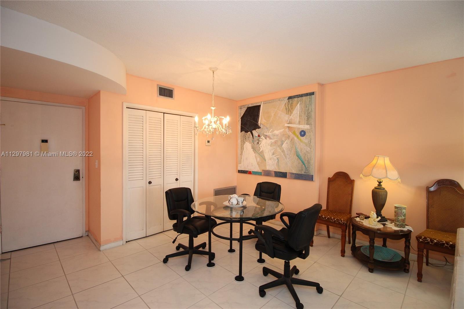 Photo 11 of 49 of 4350 Hillcrest Dr 903 condo