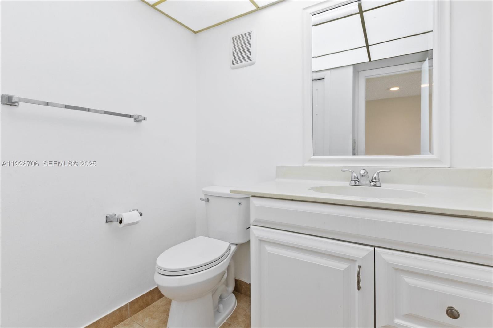 BUILDING 1B OF COUNTRY CL - Residential Lease