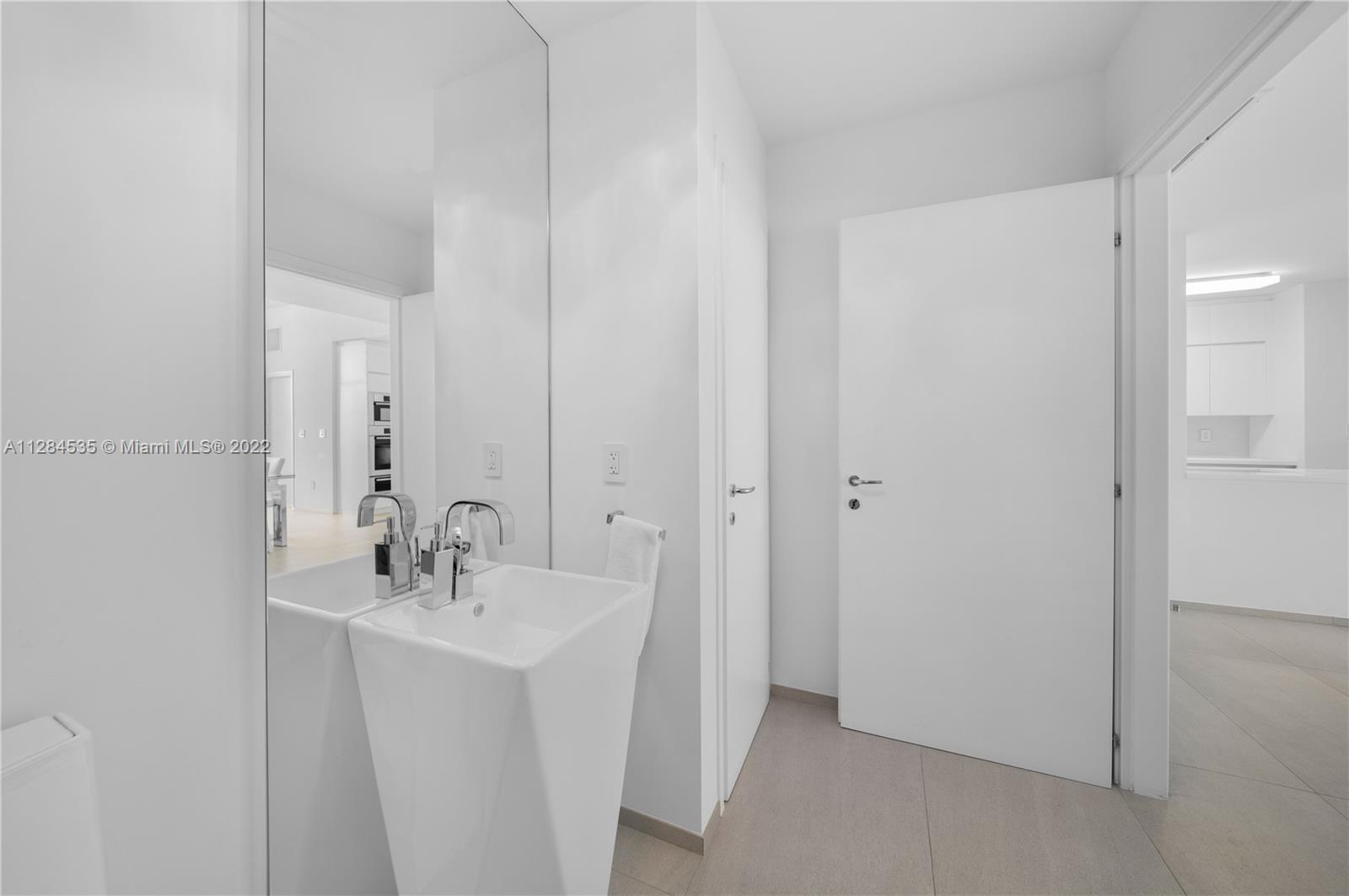 CONTINUUM ON SOUTH BEACH - Residential