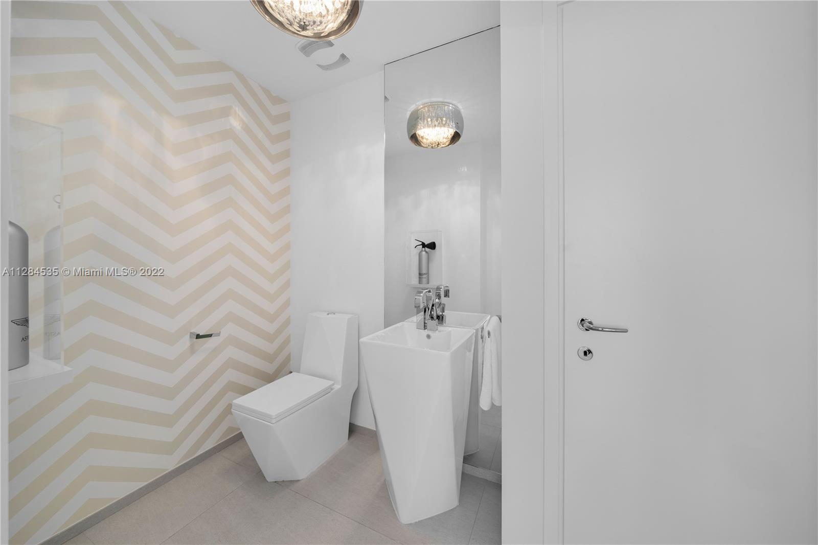 CONTINUUM ON SOUTH BEACH - Residential