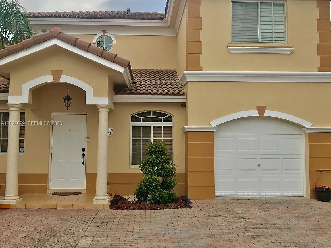 BELLA COLINA CONDO - Residential