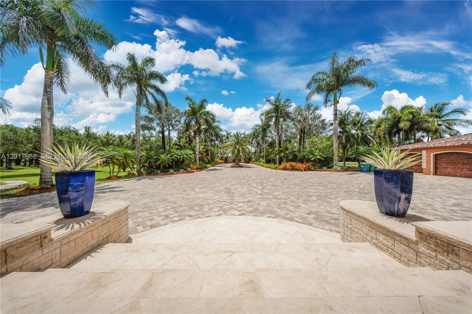 REDLAND ESTATE W/ GROTTO - Residential