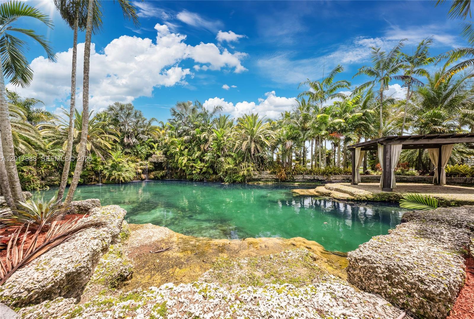 REDLAND ESTATE W/ GROTTO - Residential