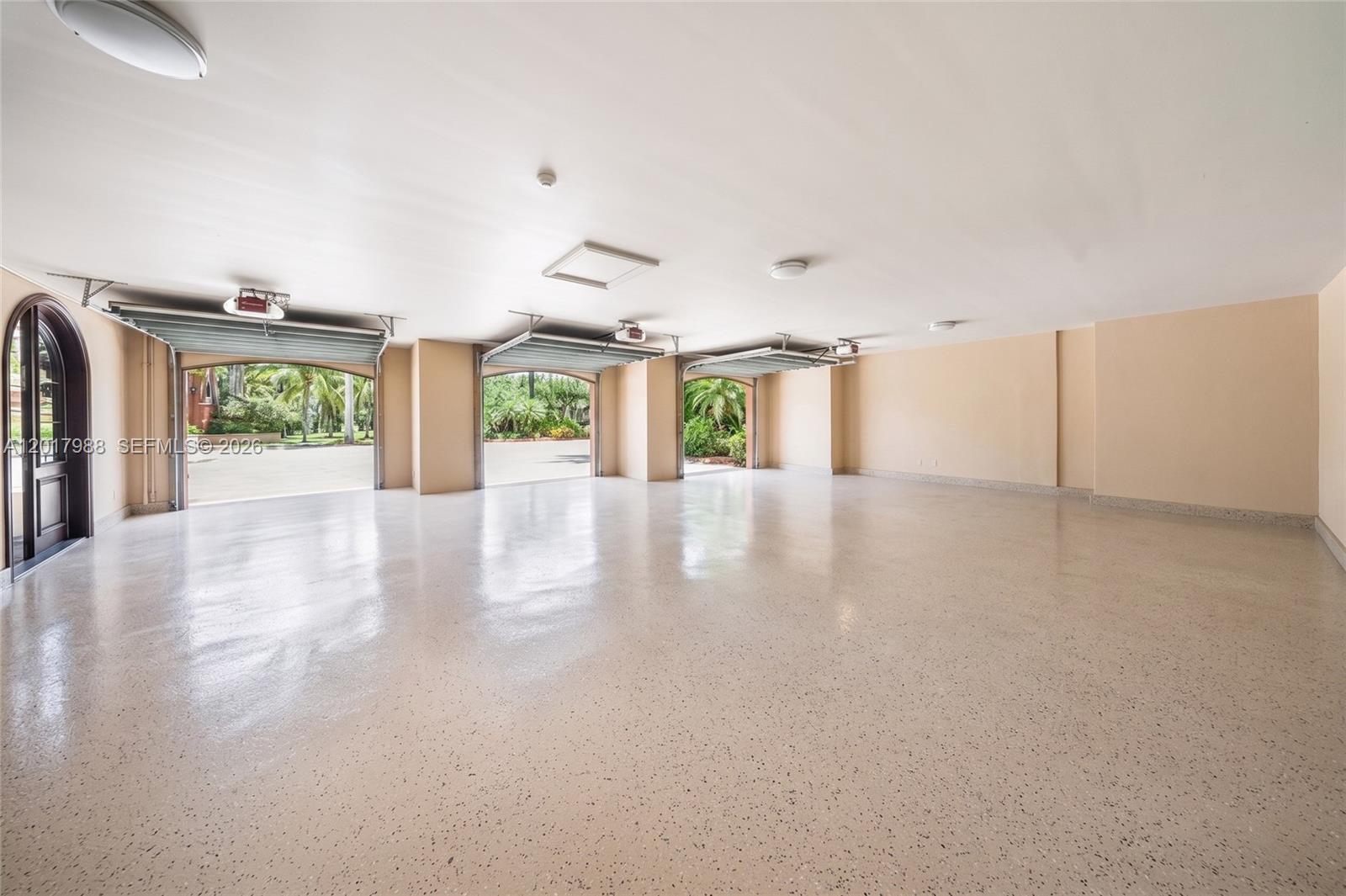 REDLAND ESTATE W/ GROTTO - Residential