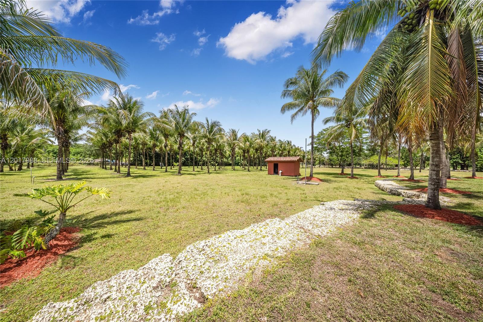 REDLAND ESTATE W/ GROTTO - Residential
