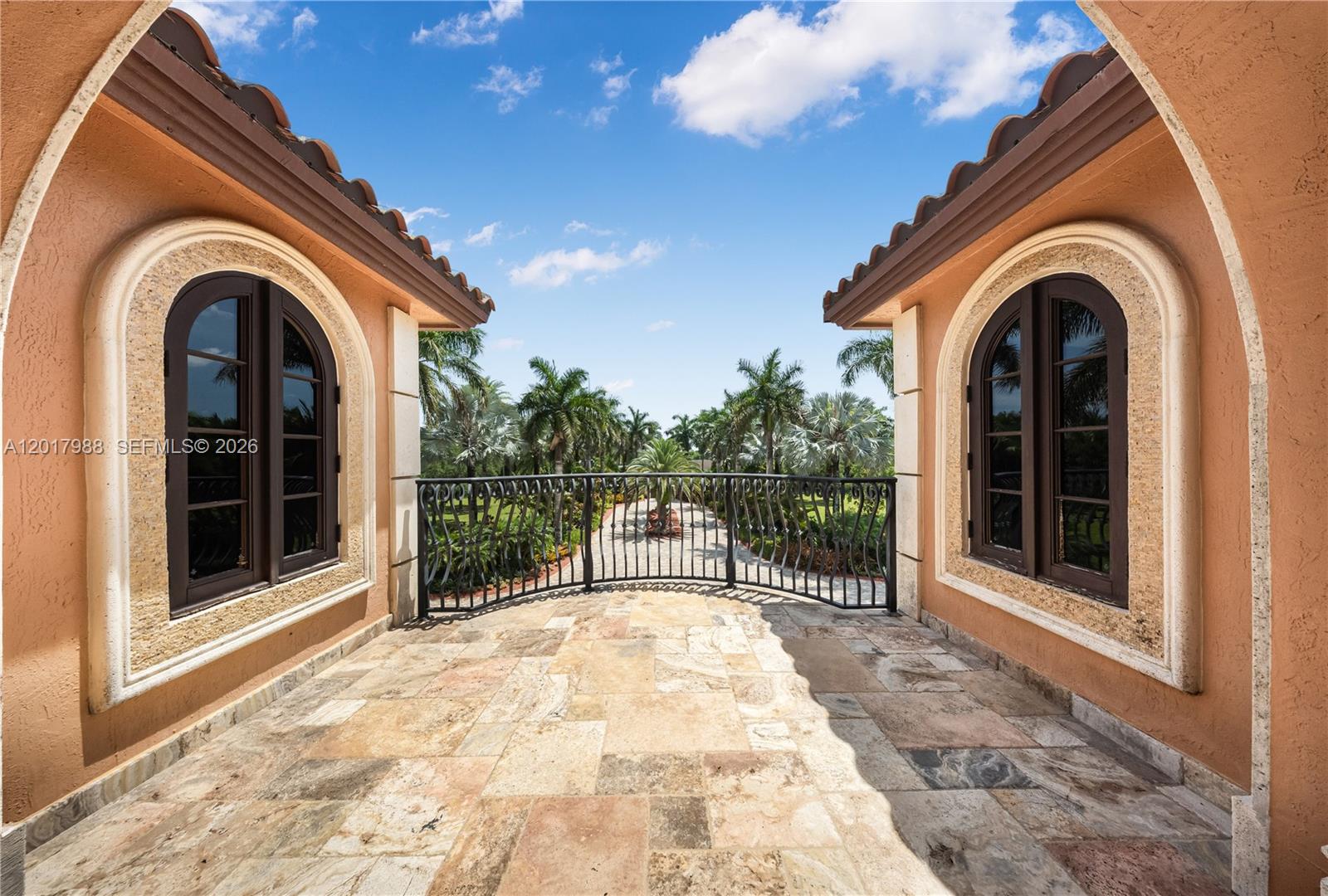 REDLAND ESTATE W/ GROTTO - Residential