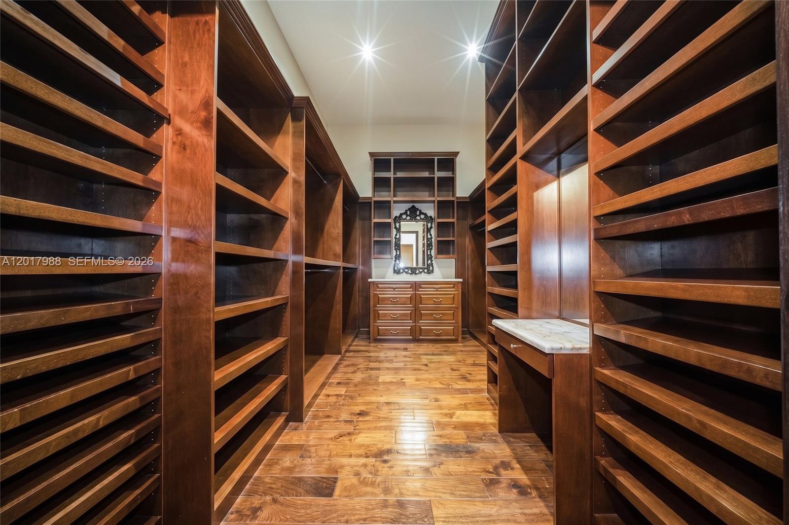 REDLAND ESTATE W/ GROTTO - Residential