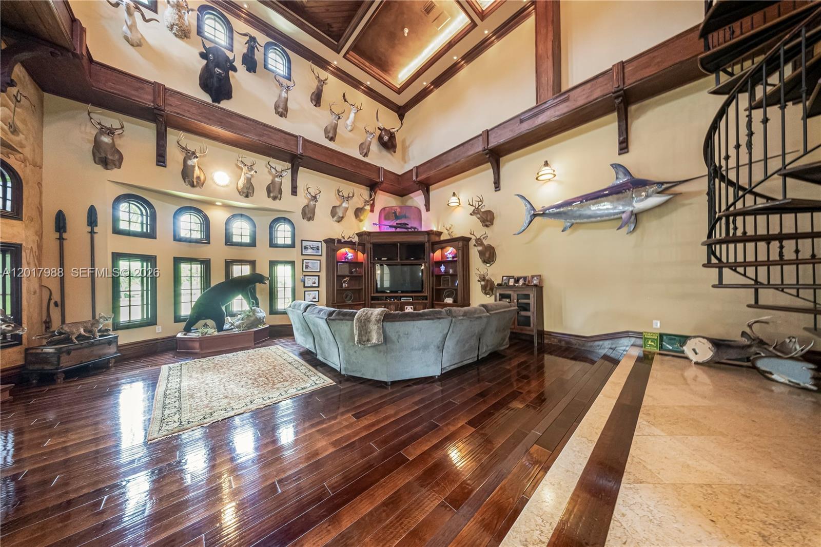 REDLAND ESTATE W/ GROTTO - Residential