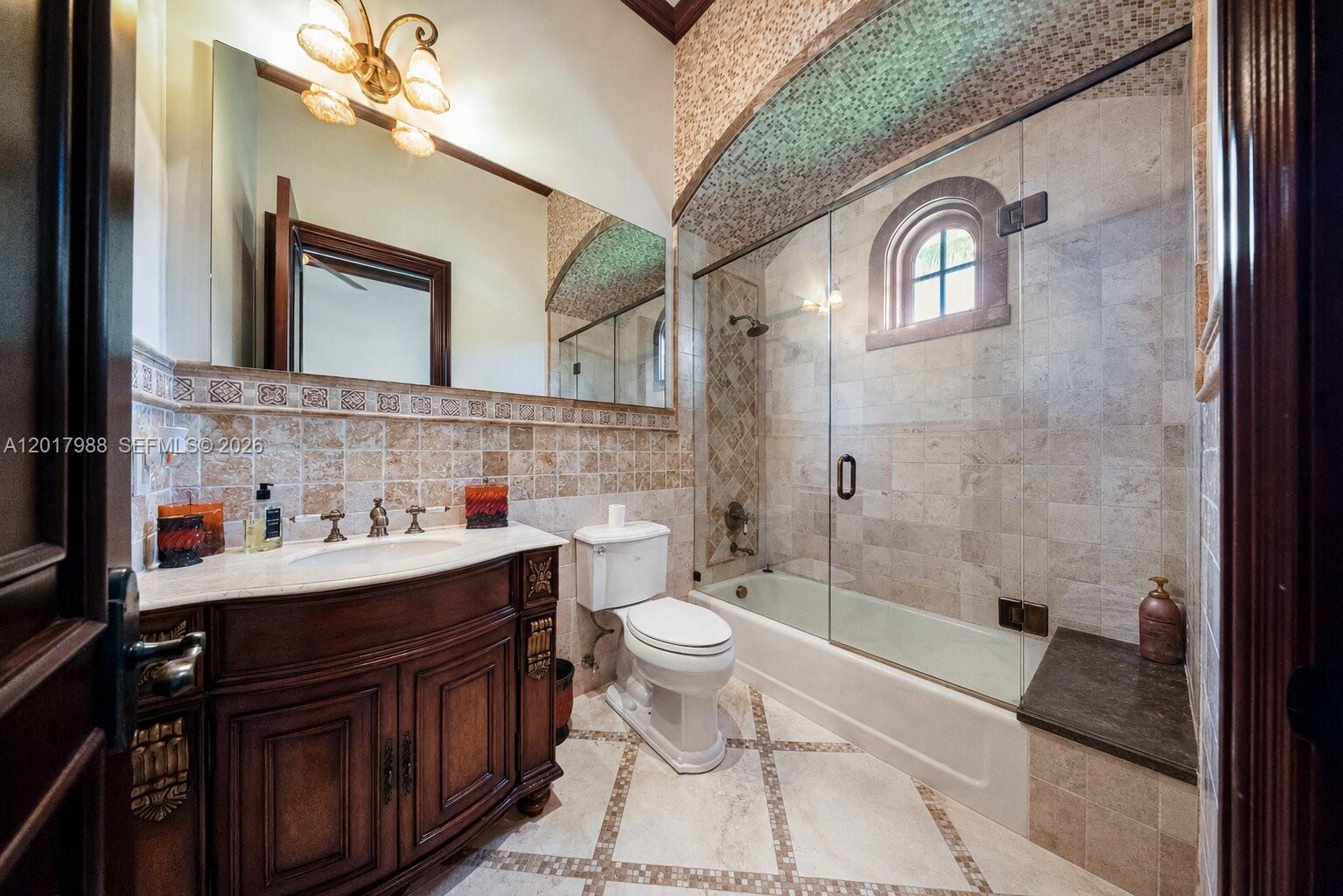 REDLAND ESTATE W/ GROTTO - Residential