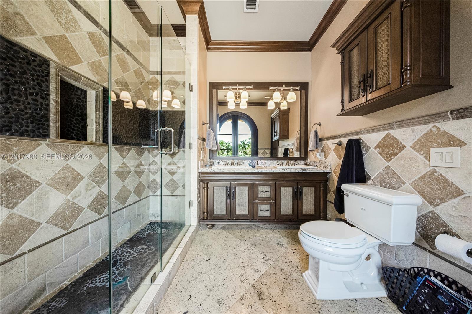 REDLAND ESTATE W/ GROTTO - Residential