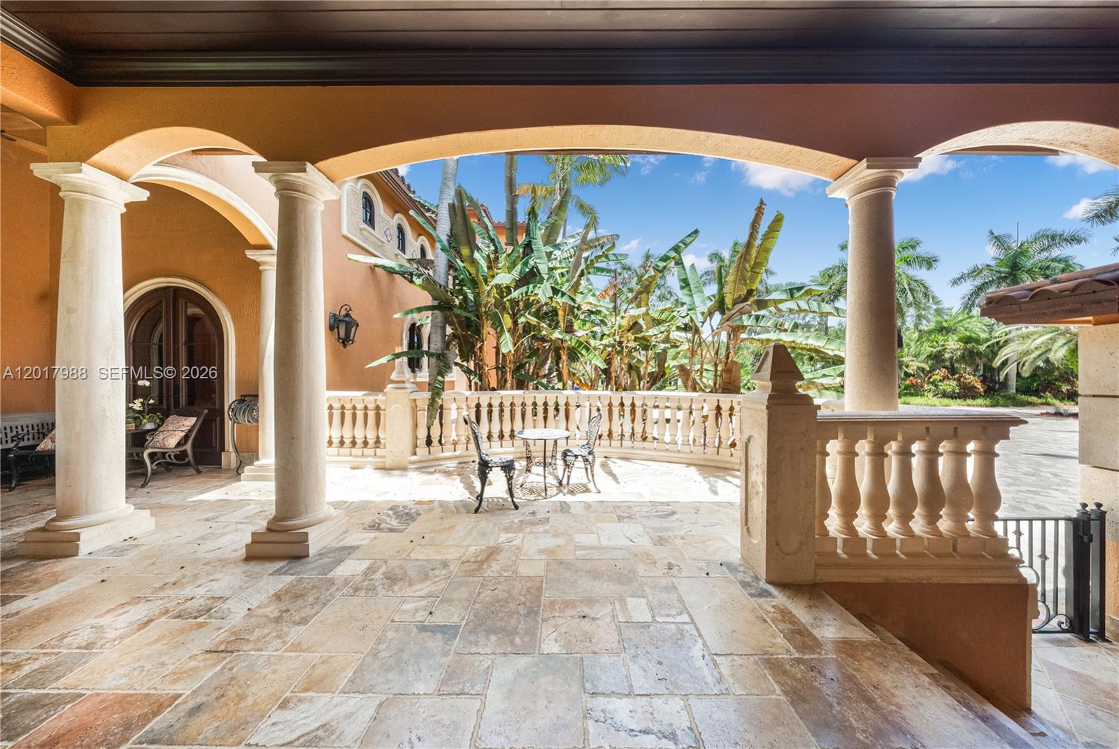 REDLAND ESTATE W/ GROTTO - Residential